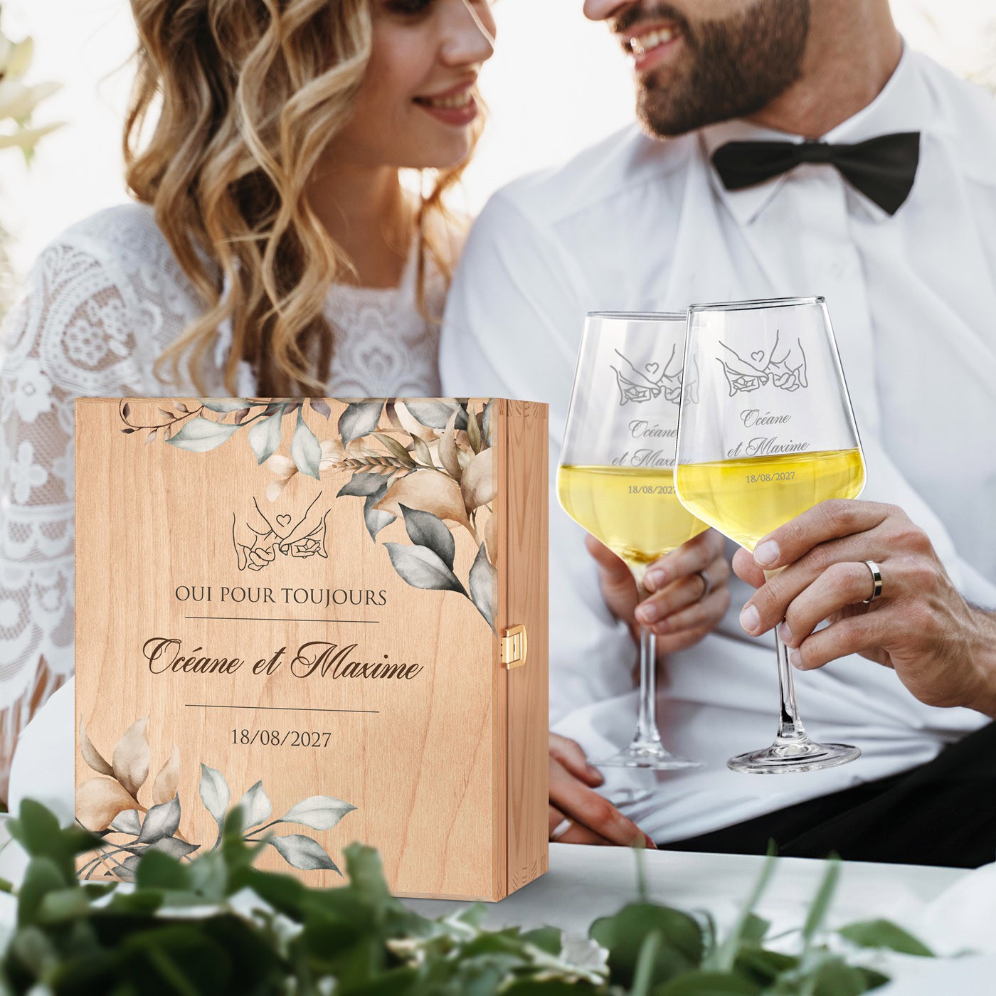 Murrano Engraved Wine Glass Set with Personalized Box