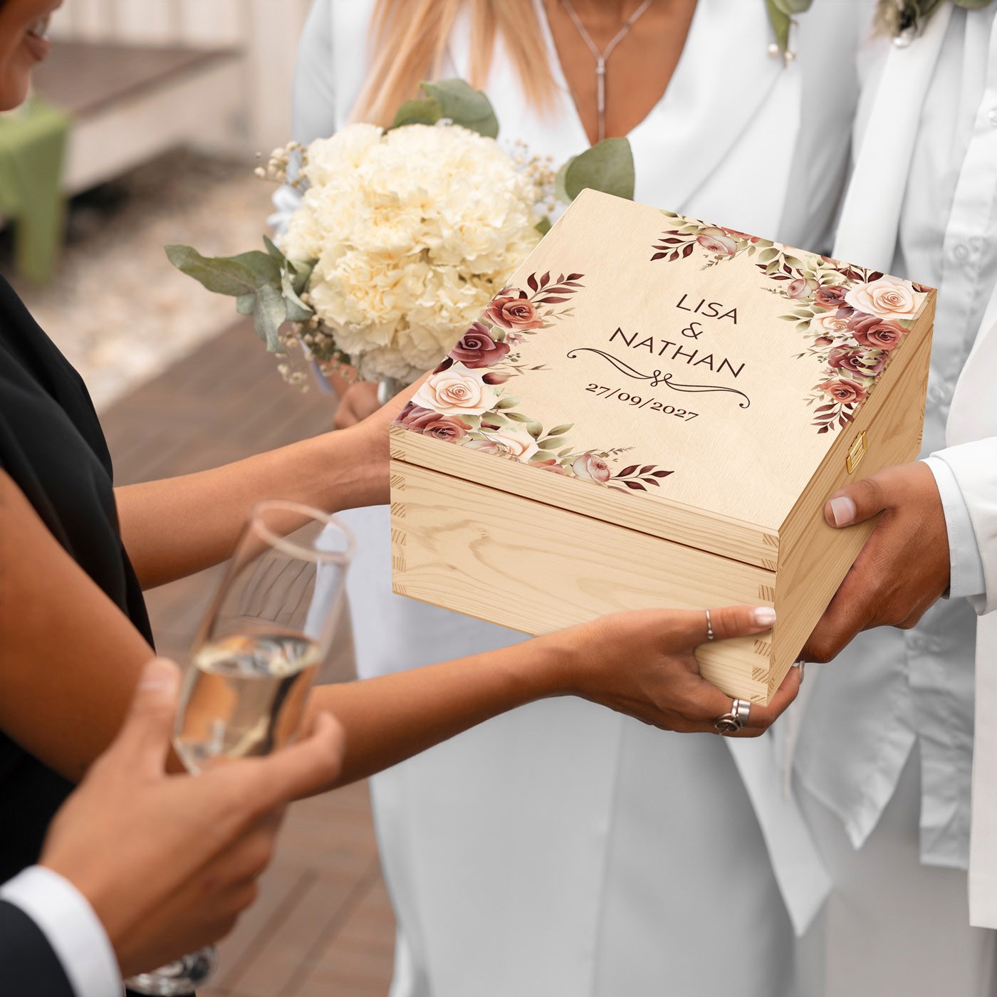Set de copas de vino grabadas Murrano con caja personalizada para novios