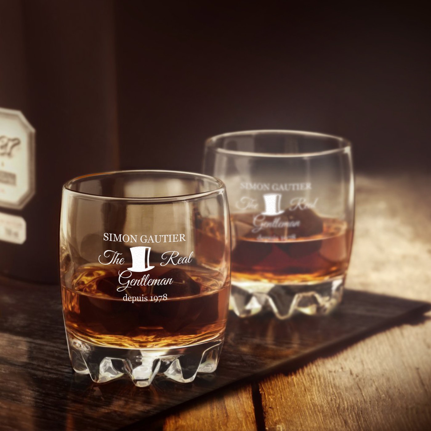 Decantador de whisky en forma de globo Murrano con vasos grabados para el aniversario de un hombre