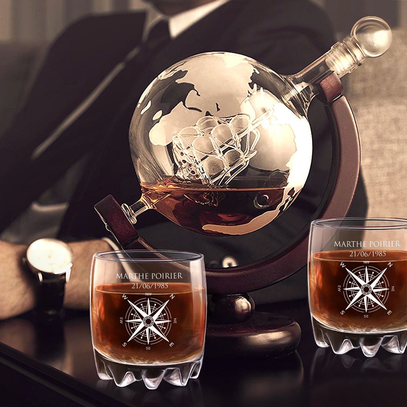 Decantador de whisky globo Murrano con vasos grabados para la amante de los viajes