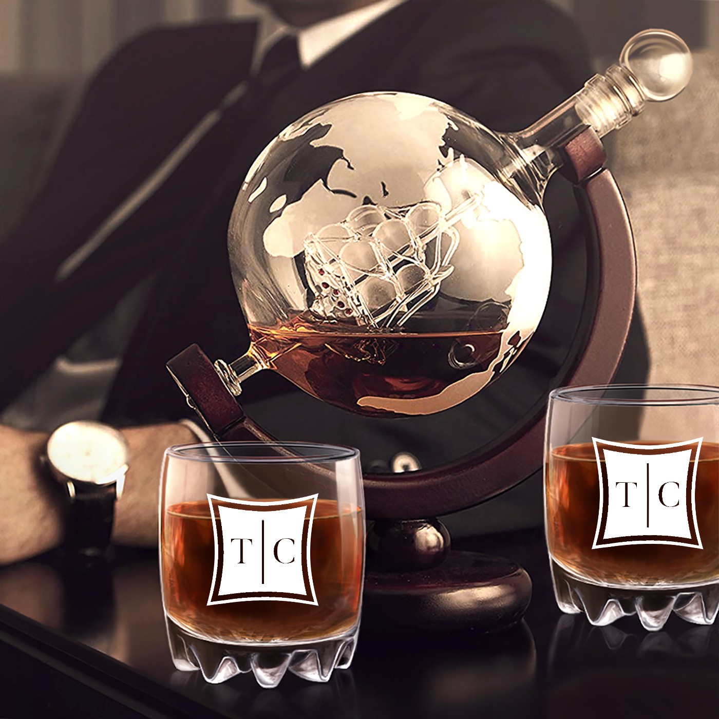 Decantador de whisky globo Murrano con vasos grabados para el Día del Padre