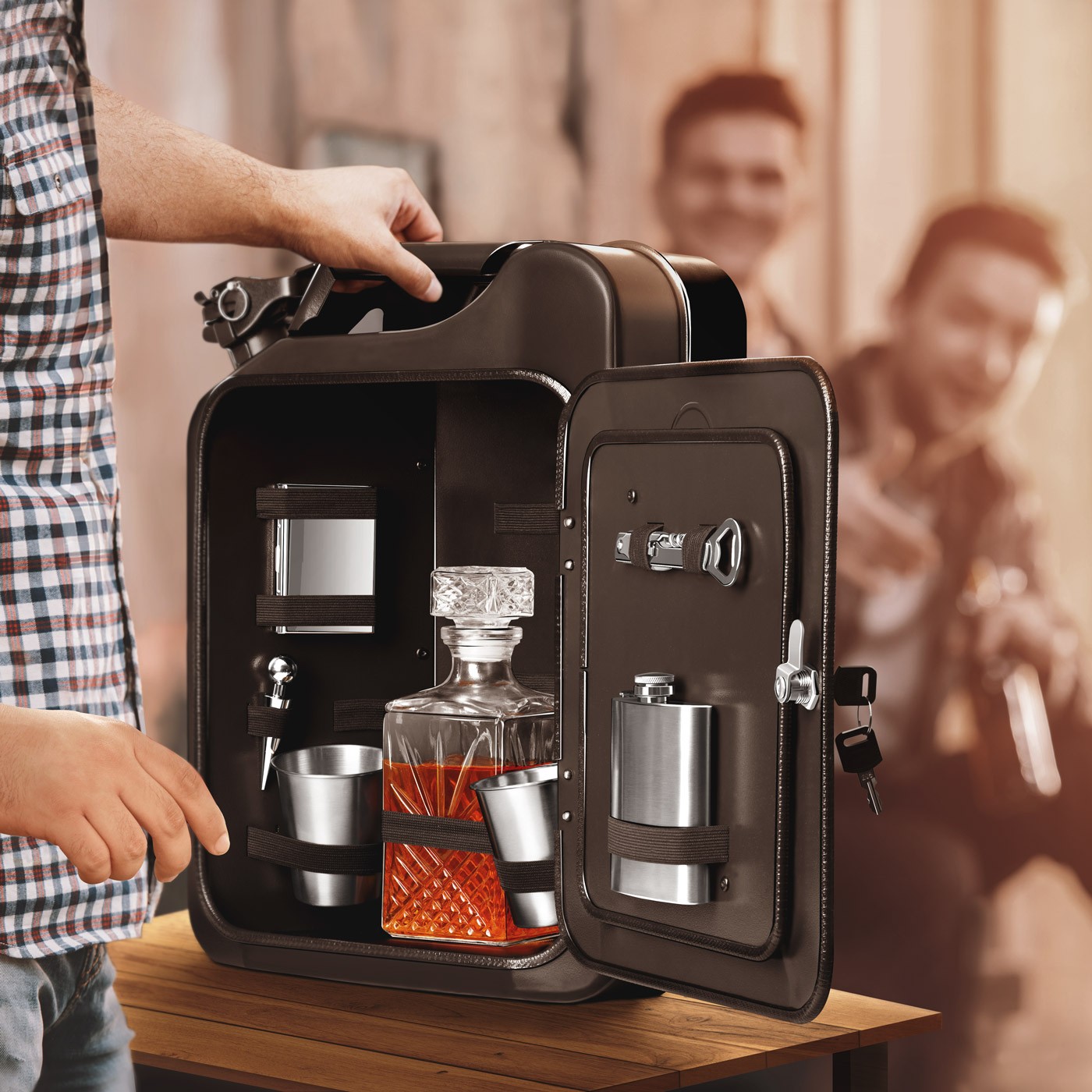 Mini bar de Murrano con accesorios y grabado para la esposa