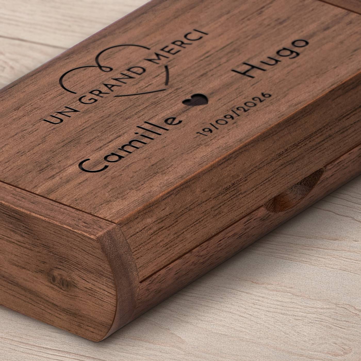 Unidad USB de madera Murrano con grabado láser - 64 GB en una caja magnética