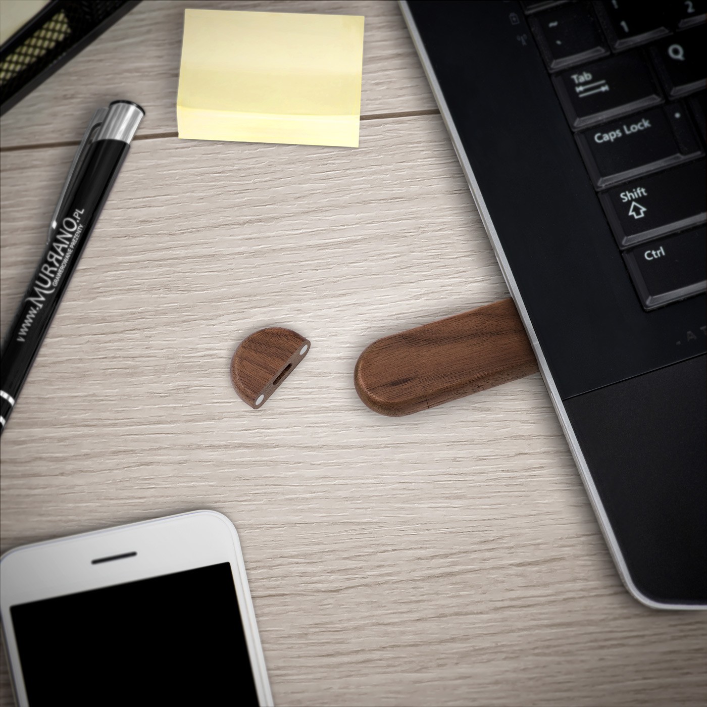 Clé USB en bois personnalisée Murrano 64 Go dans une boîte magnétique pour un amateur de voyages