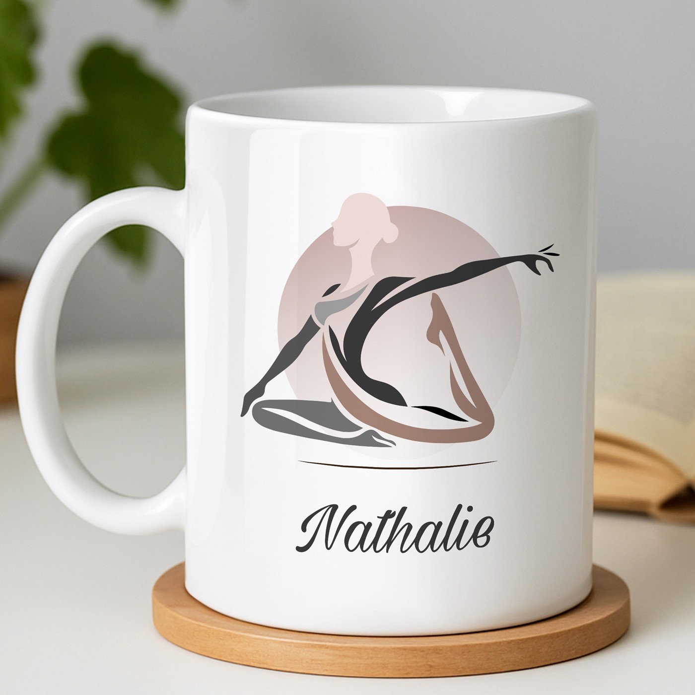 Mug de cerámica blanca Murrano con impresión de entrenador de yoga