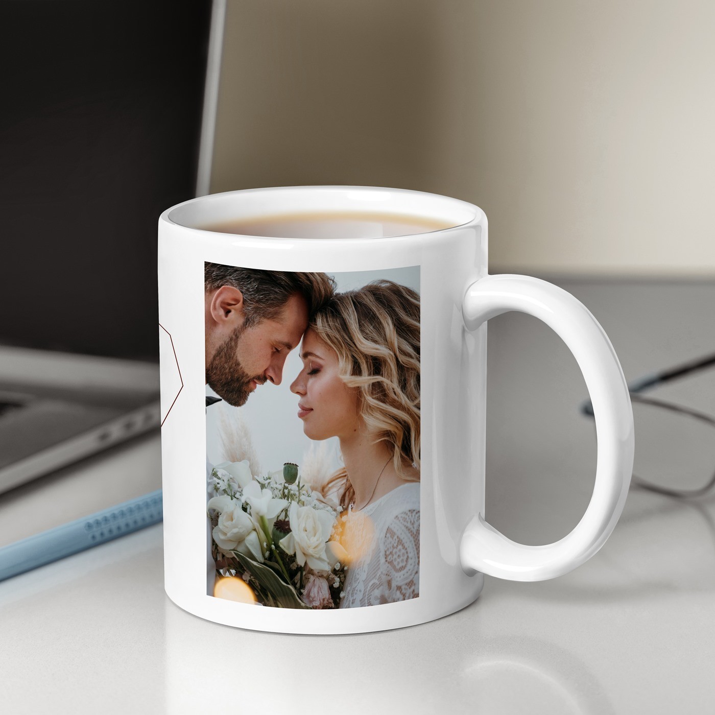 Mug de cerámica blanca Murrano con foto para joven pareja casada