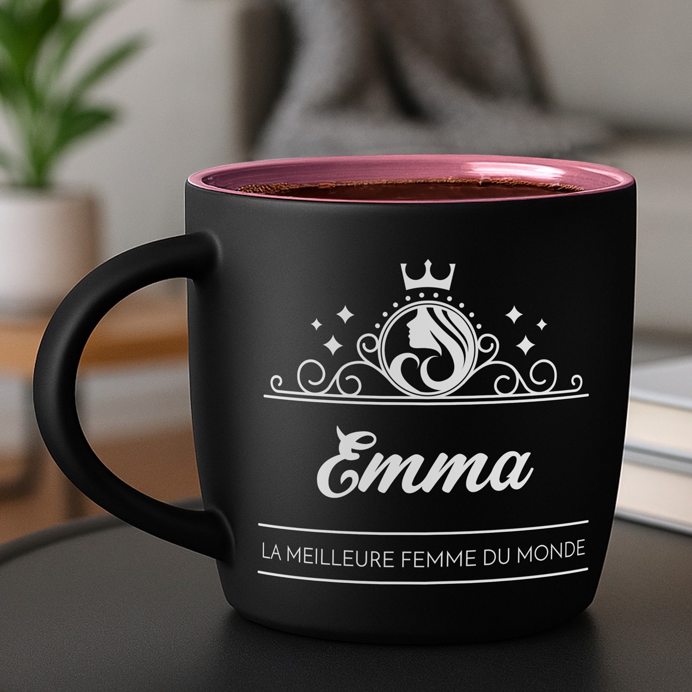 Mug de cerámica negra mate con base rosa de Murrano, personalizado para el aniversario de una mujer excepcional