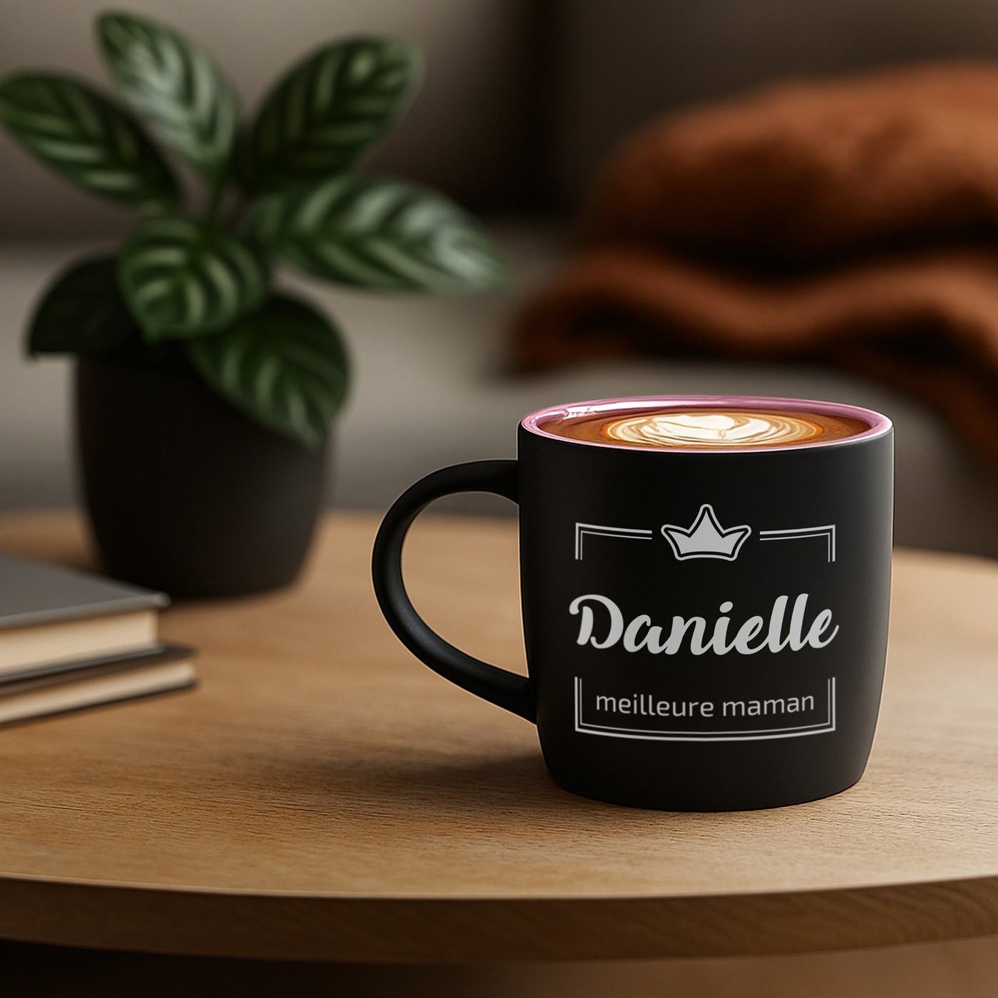 Mug de cerámica mate negra Murrano con base rosa y grabado personalizado para el Día del Padre
