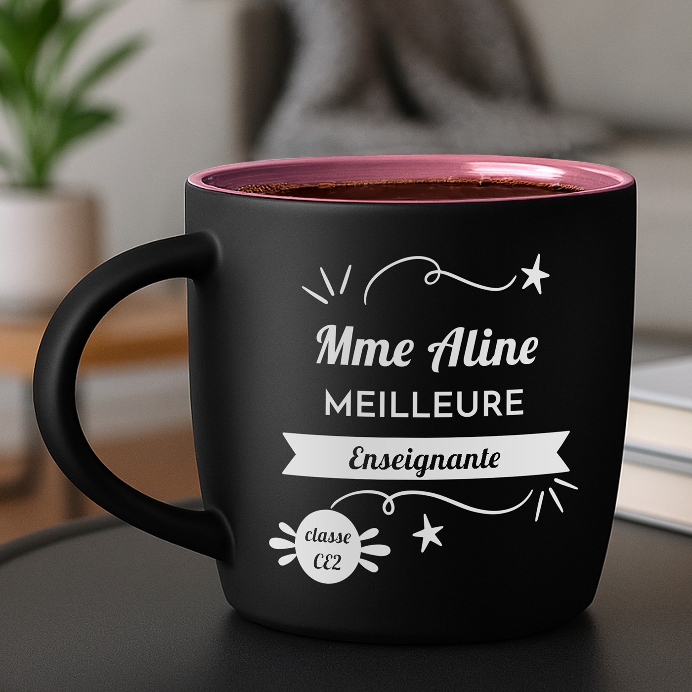 Taza de cerámica Murrano con acabado mate negro y base rosa - Grabado personalizado
