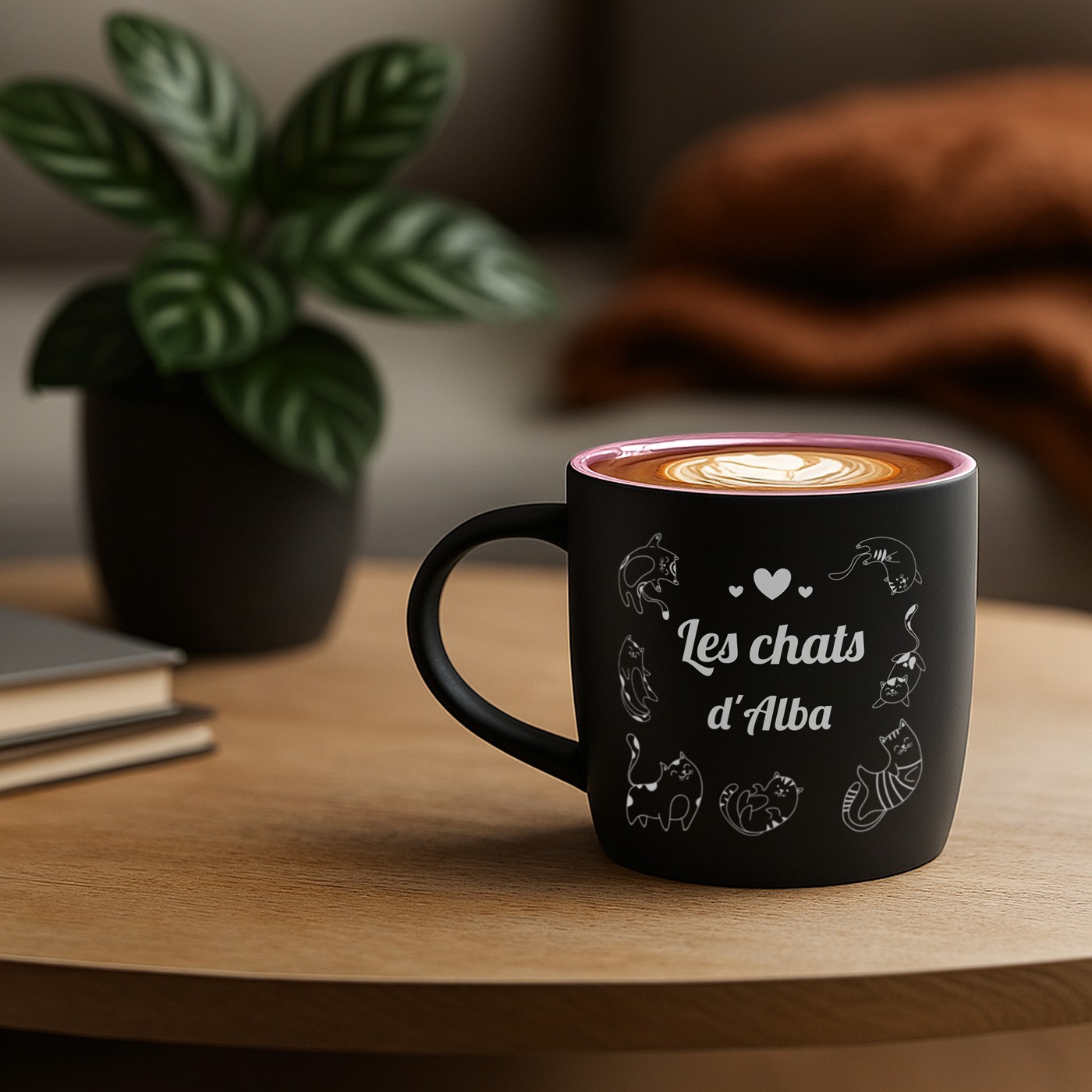 Mug de cerámica mate negra Murrano con base rosa y personalización para una amante de los gatos