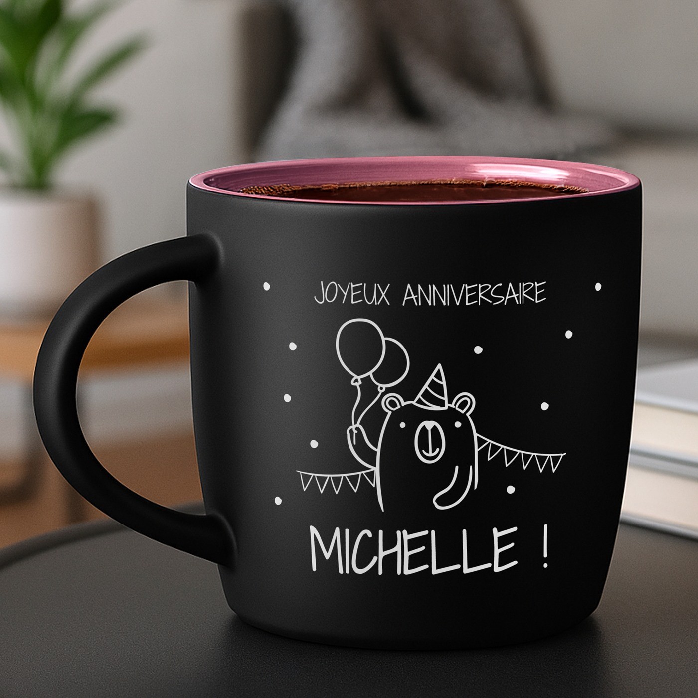 Mug de cerámica mate negra Murrano con base rosa y grabado para el cumpleaños de un hijo