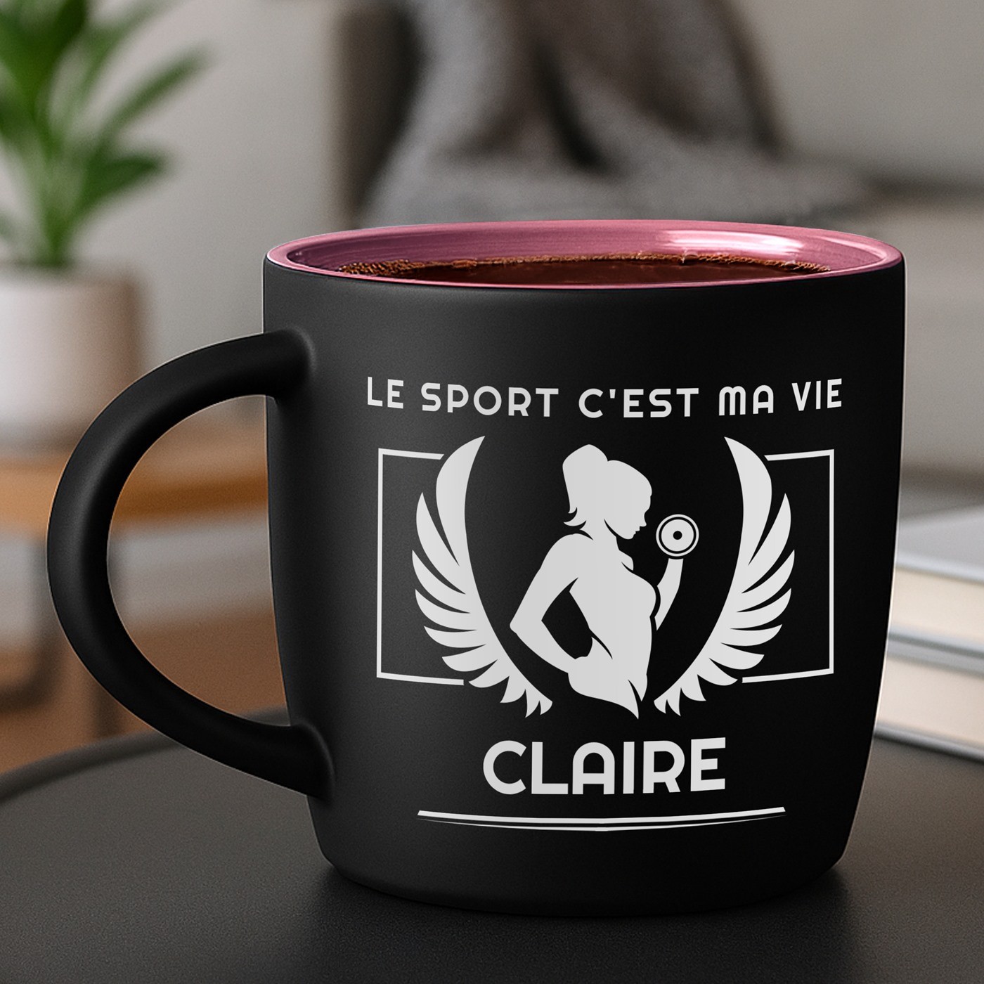 Taza de cerámica negra mate con base rosa y grabado láser para mujer fitness de Murrano