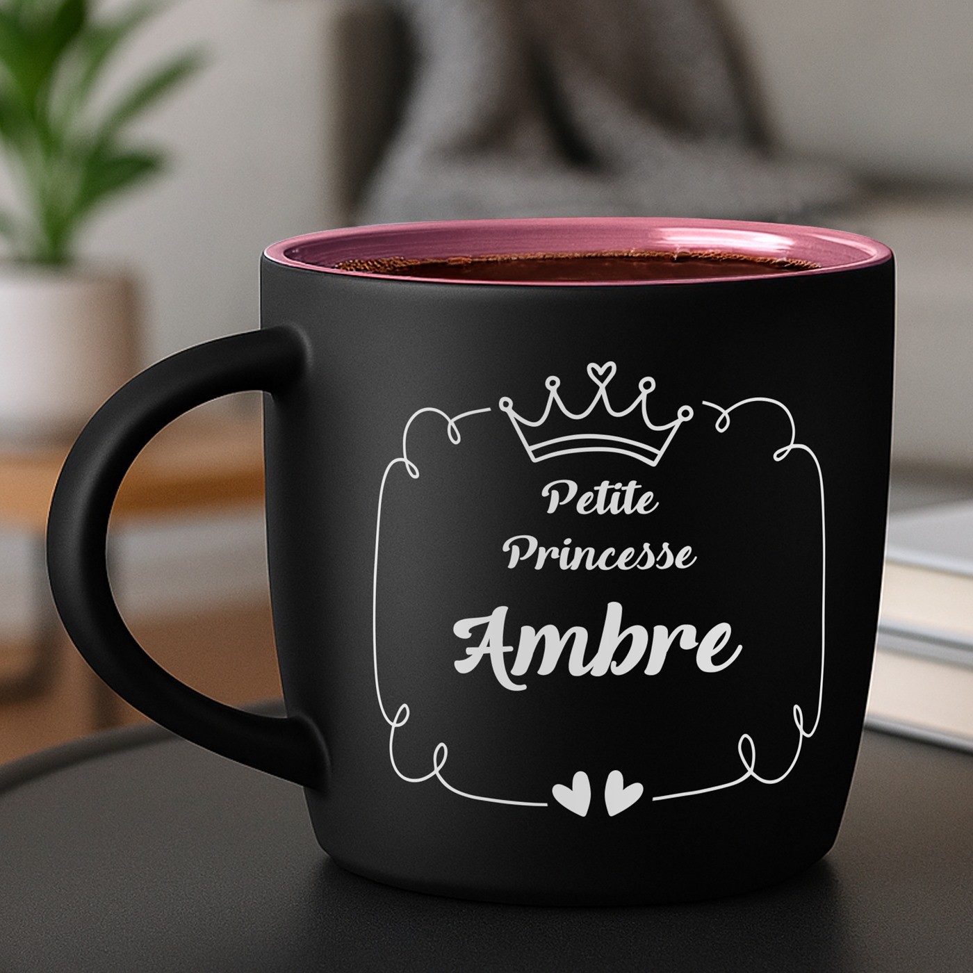 Taza de cerámica mate negra Murrano con base rosa y grabado láser para ahijada