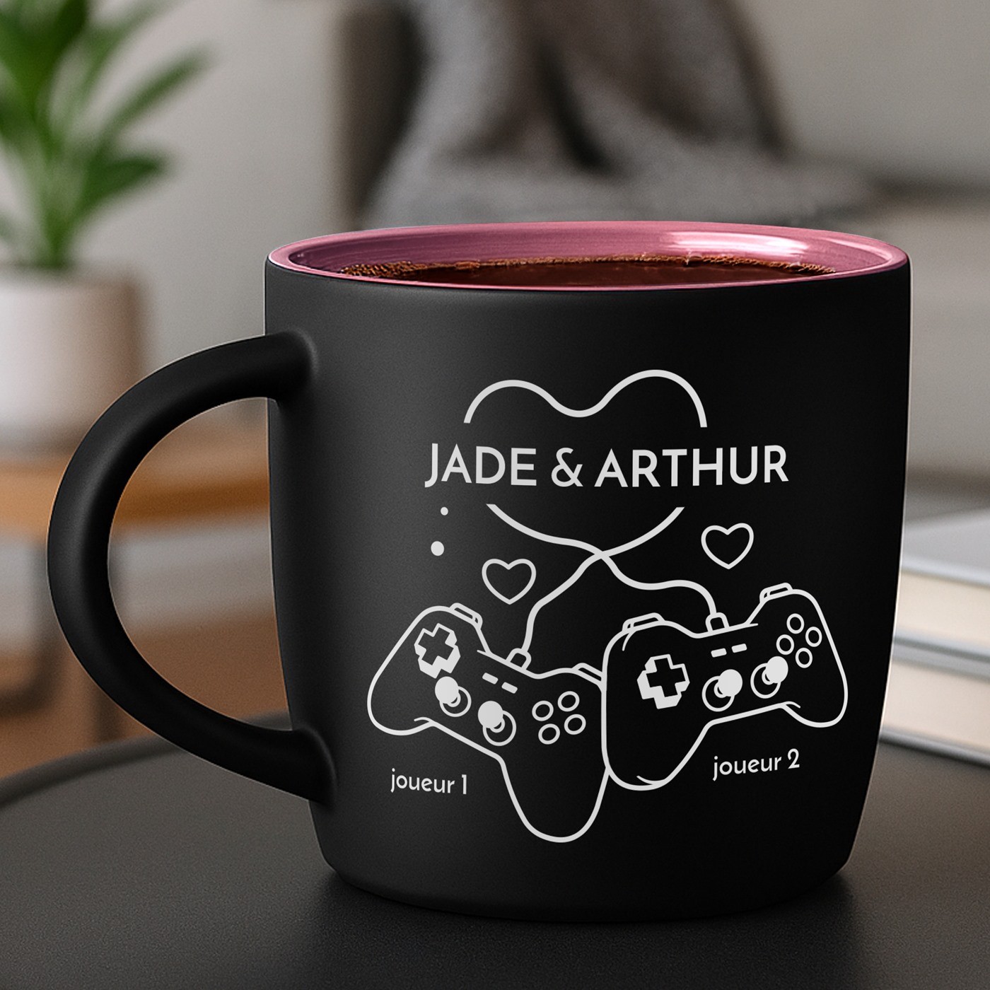 Mug de cerámica mate negra Murrano con base rosa y personalización para ella y él