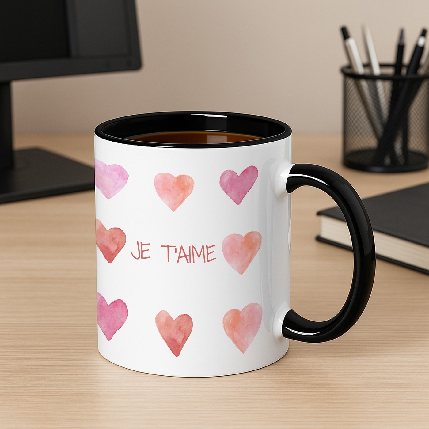 Mug de cerámica blanca Murrano con base negra y personalización para una novia en el Día de San Valentín