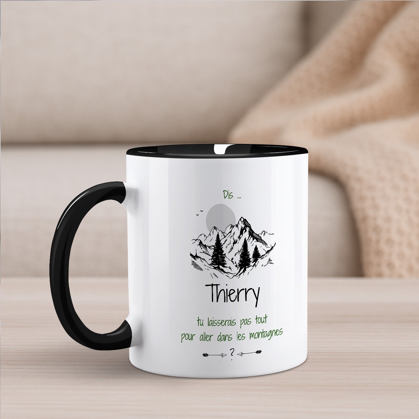 Mug de cerámica blanca Murrano con base negra y personalización para el cumpleaños de un amigo amante de las montañas