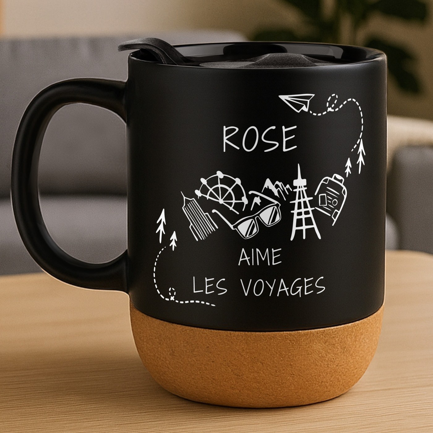 Mug de cerámica negra Murrano con base de corcho y tapa para mujer aventurera