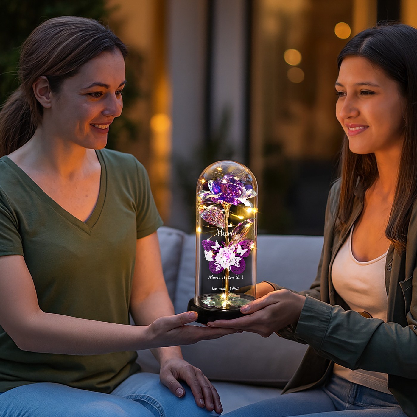 Rose éternelle violette personnalisée sous cloche en verre avec lumière LED