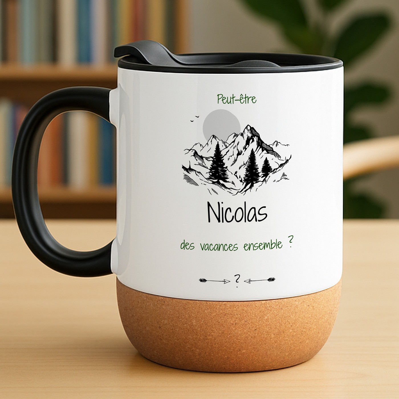 Mug de aventura Murrano con tapa - Mug de cerámica blanca con base de corcho y mango negro