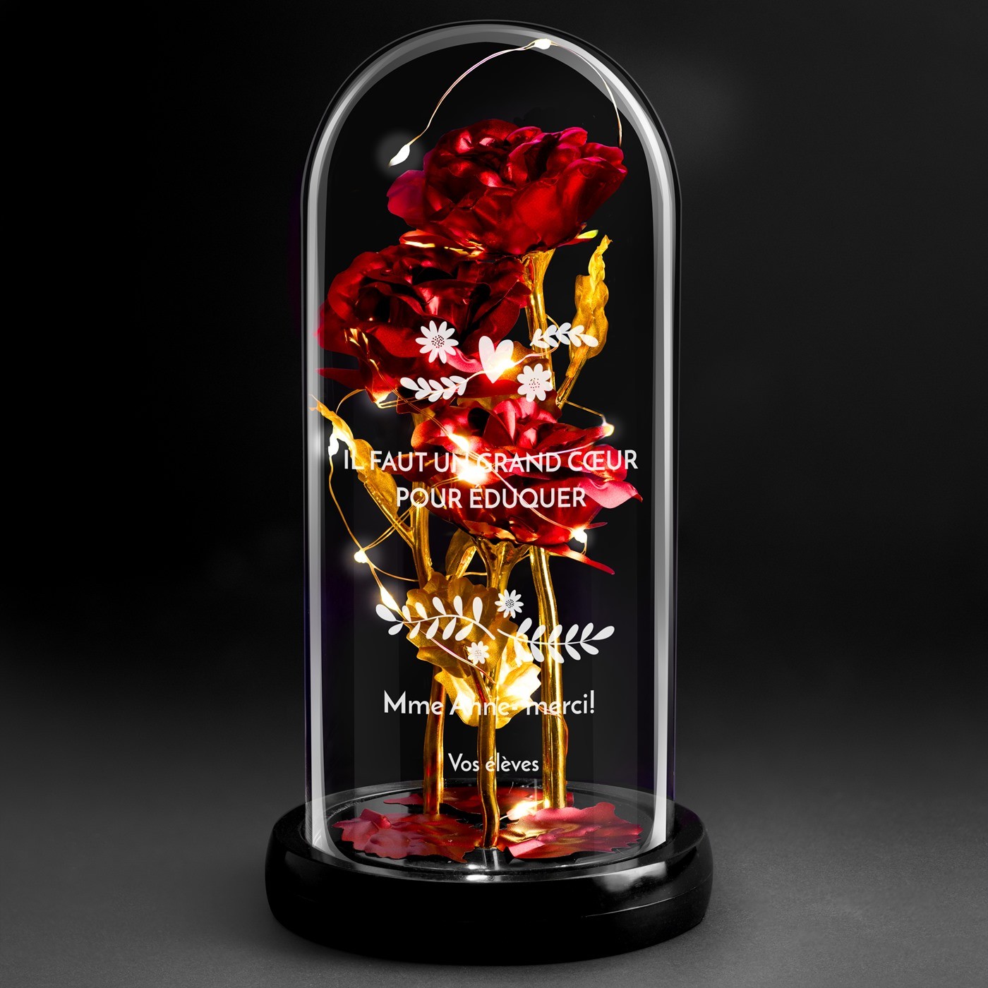 Rosa eterna roja de Murrano bajo una cúpula de vidrio con grabado y luz LED
