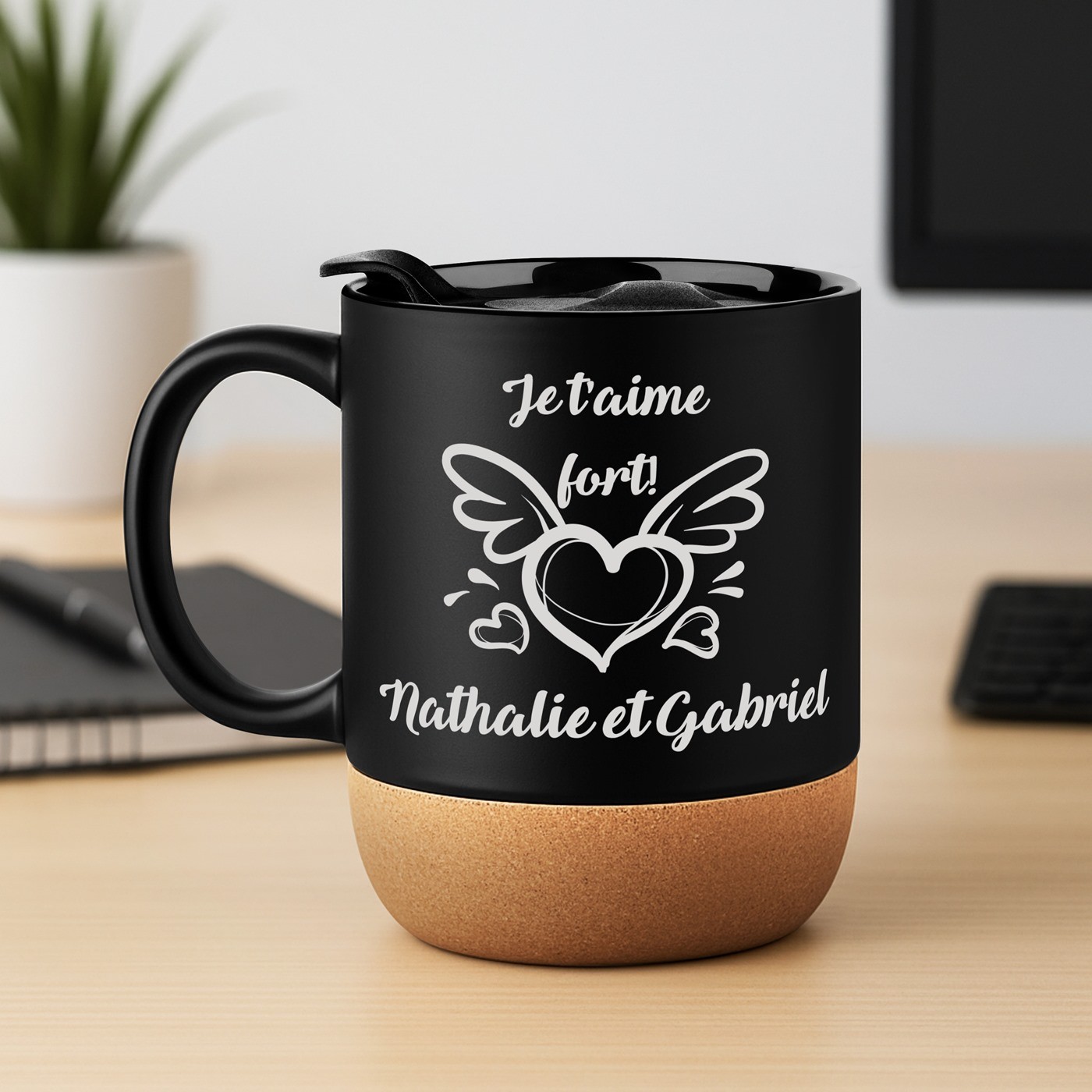 Mug de cerámica negra Murrano con base de corcho y tapa para el Día de San Valentín