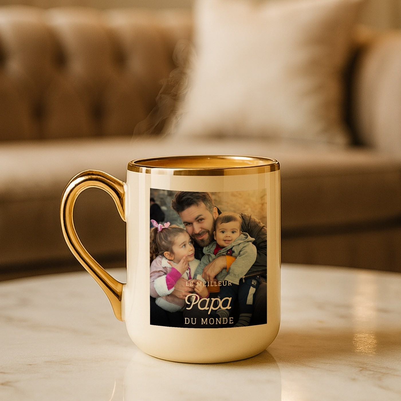 Taza de cerámica beige Murrano con borde y mango dorados para el cumpleaños de un papá personalizada con foto