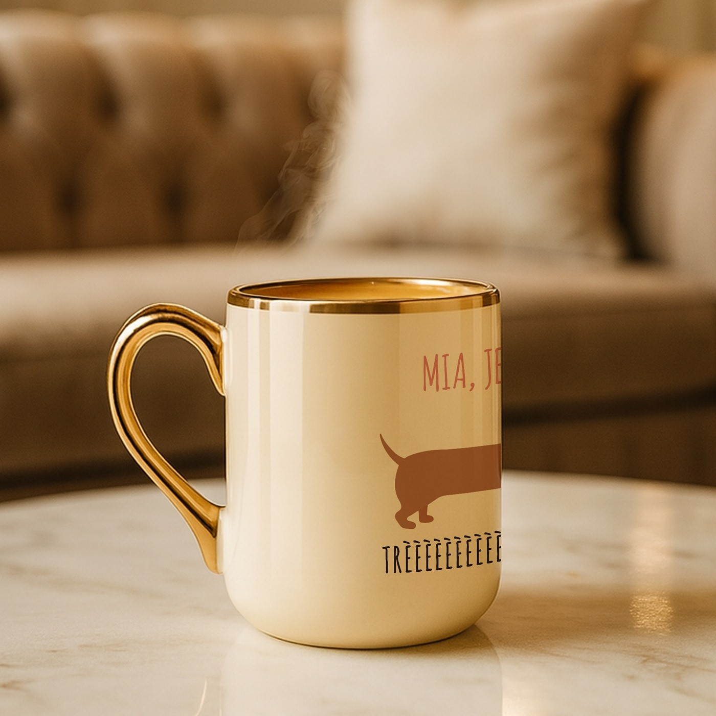 Mug de cerámica beige Murrano con borde y asa dorados para una amante de los perros