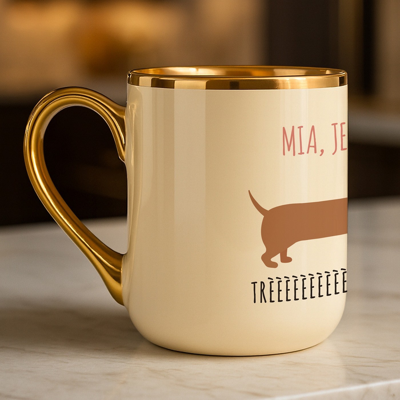 Mug de cerámica beige Murrano con borde y asa dorados para una amante de los perros