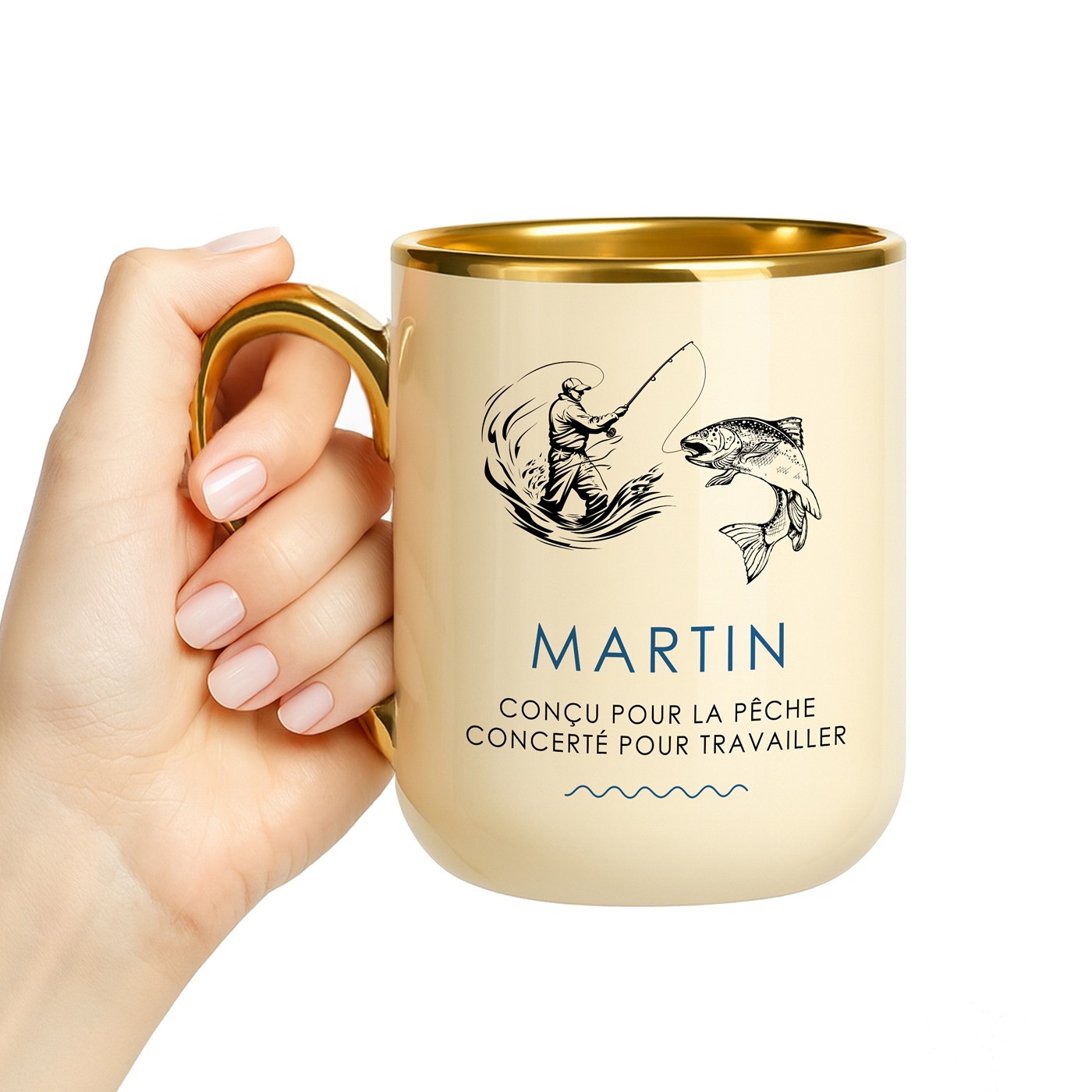 Mug de cerámica beige personalizado con borde y mango dorados para el cumpleaños de un amigo pescador