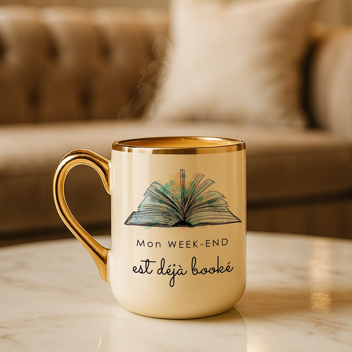 Mug de cerámica beige personalizado con borde y asa dorados para un ratón de biblioteca (cumpleaños)