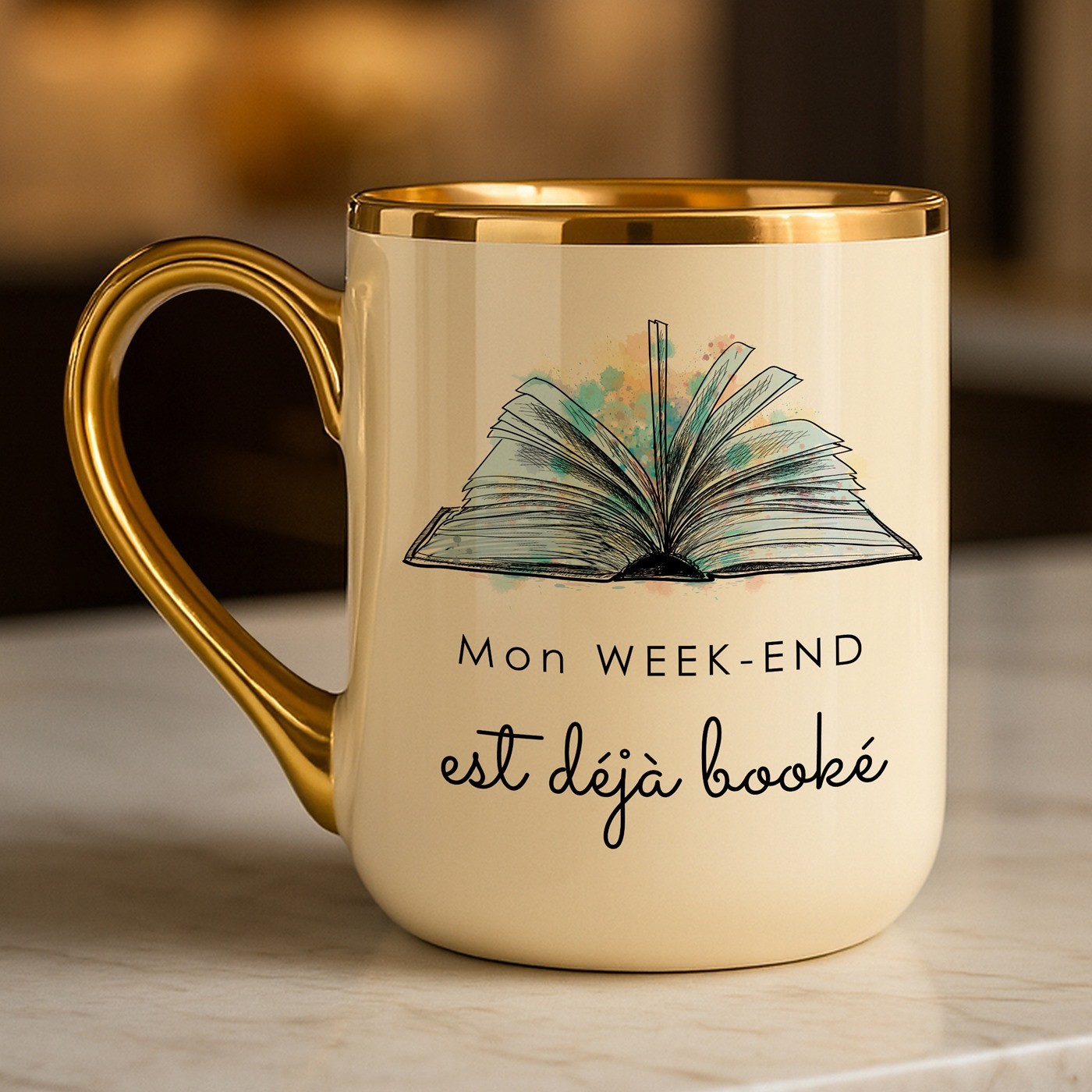 Mug de cerámica beige personalizado con borde y asa dorados para un ratón de biblioteca (cumpleaños)