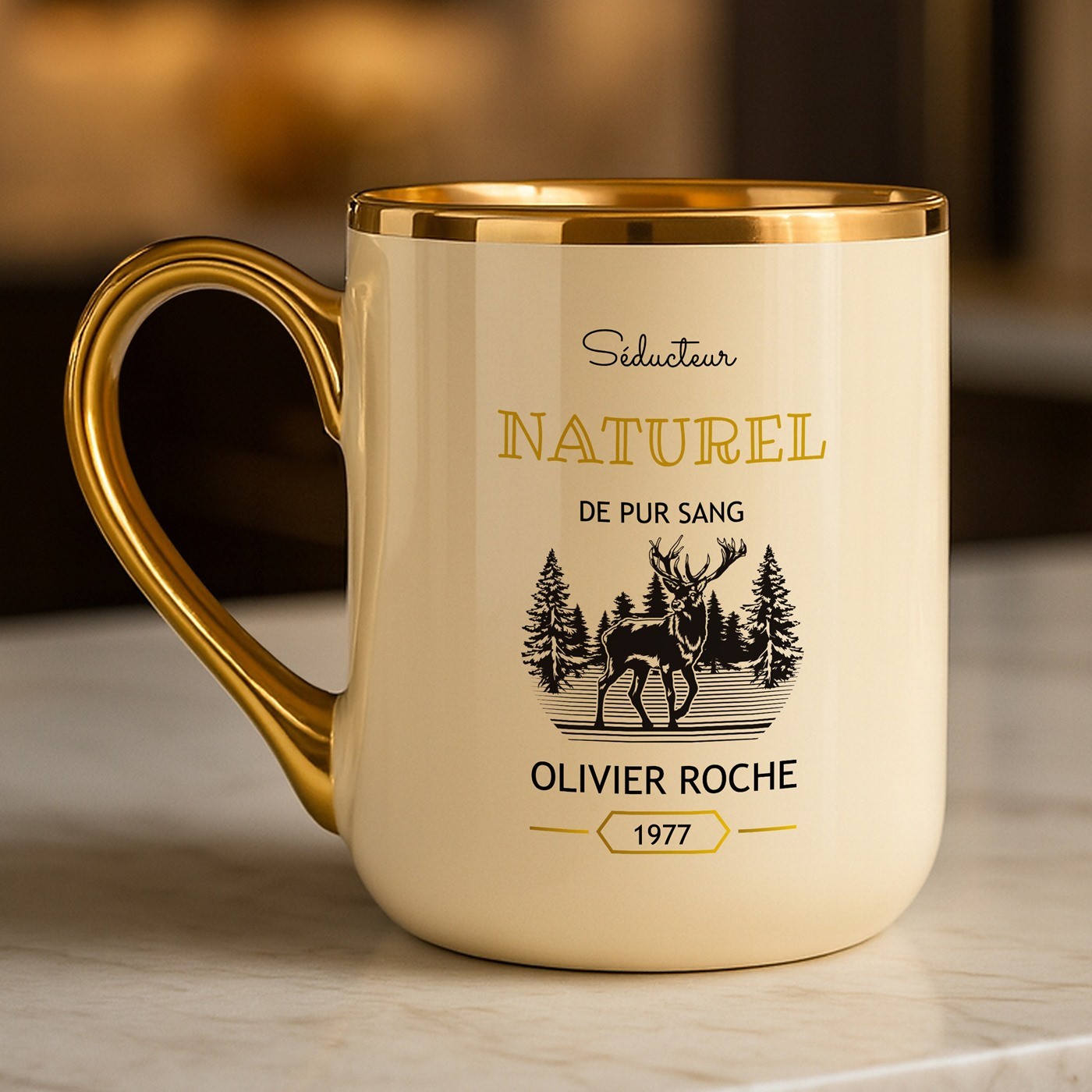 Mug de cerámica beige Murrano con borde y asa dorados para el cumpleaños de un caballero
