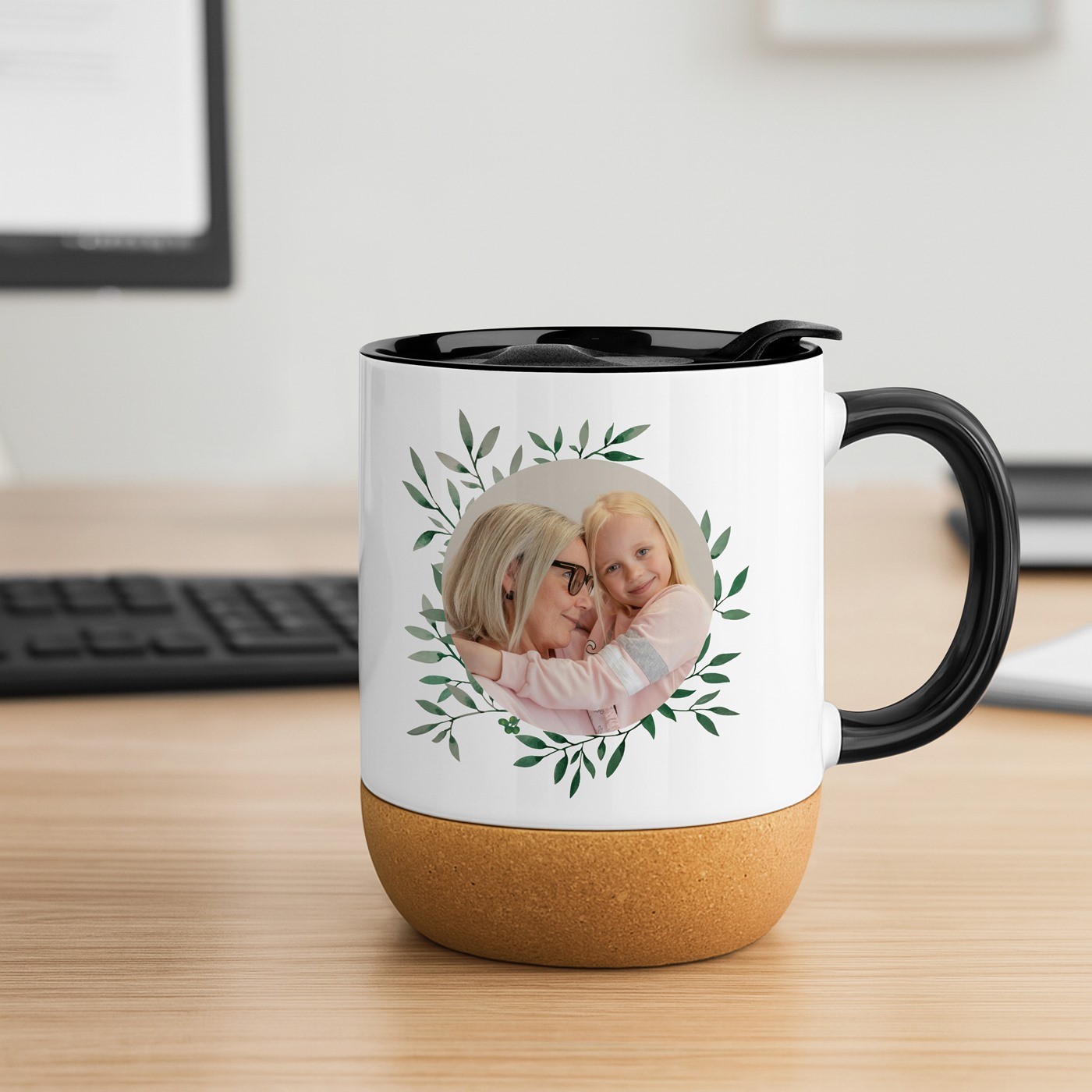 Taza de cerámica Murrano con base de corcho y tapa para el cumpleaños de la abuela