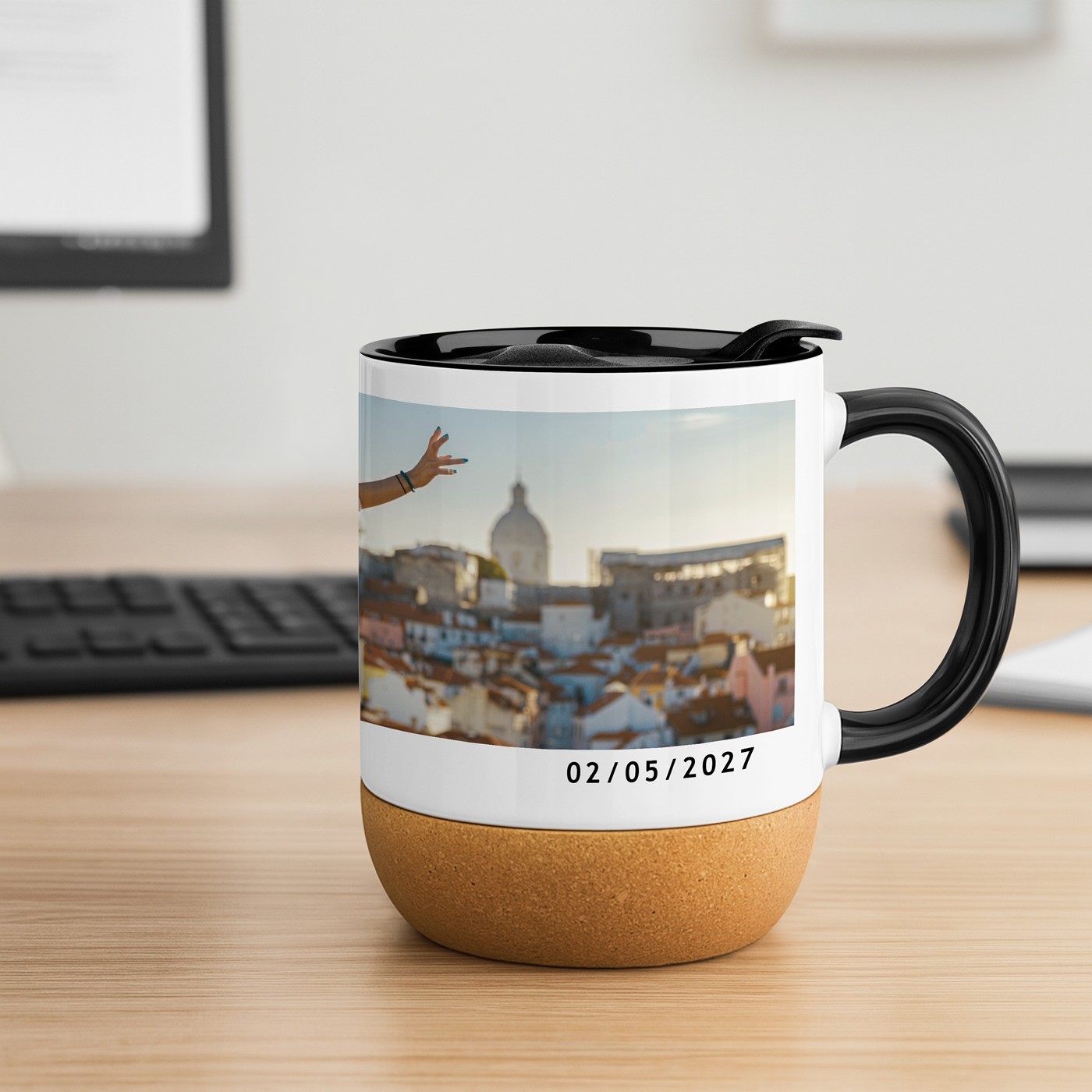 Mug de cerámica Murrano con base de corcho y tapa personalizada, el regalo perfecto para viajeros