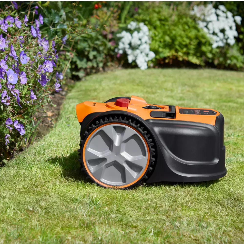 Robot cortacésped autónomo LawnMaster Visión AMB16-400 | Cortacésped robot de 400 metros cuadrados con recarga automática