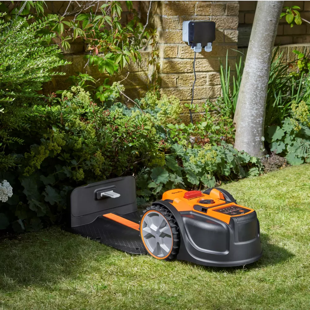 Robot cortacésped autónomo LawnMaster Visión AMB16-400 | Cortacésped robot de 400 metros cuadrados con recarga automática
