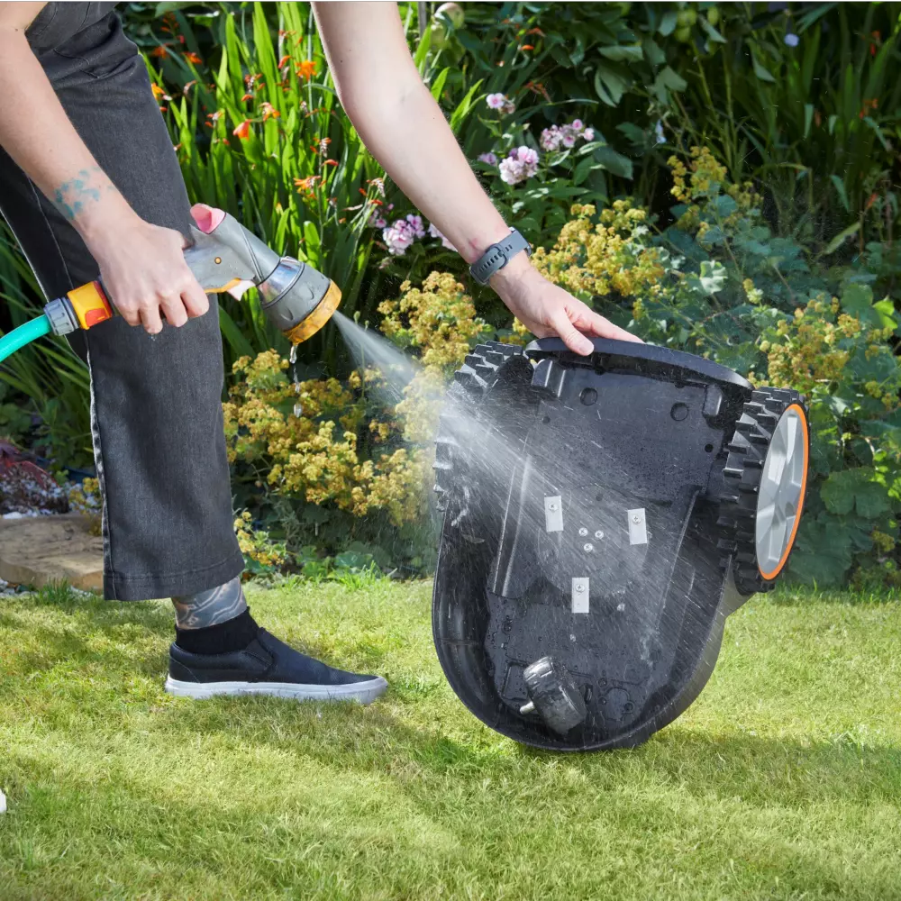 Robot cortacésped autónomo LawnMaster Visión AMB16-400 | Cortacésped robot de 400 metros cuadrados con recarga automática