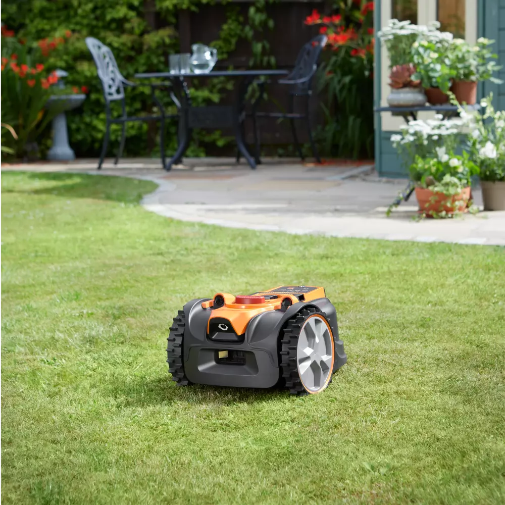 Robot cortacésped autónomo LawnMaster Visión AMB16-400 | Cortacésped robot de 400 metros cuadrados con recarga automática