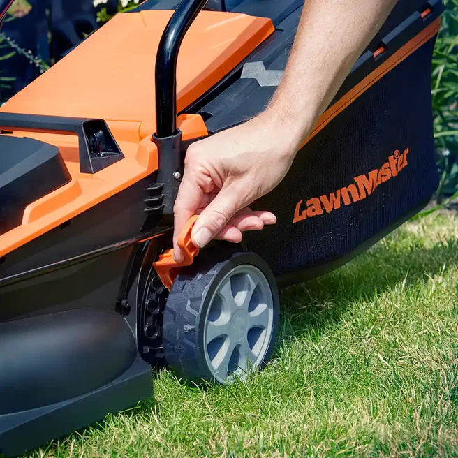Tronzadora de césped inalámbrica LawnMaster 24V 32 cm