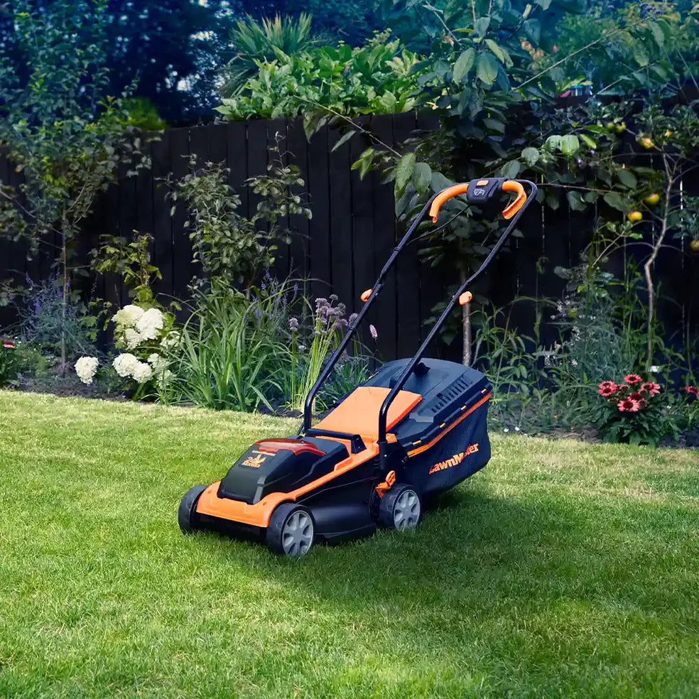 Tronzadora de césped inalámbrica LawnMaster 24V 32 cm