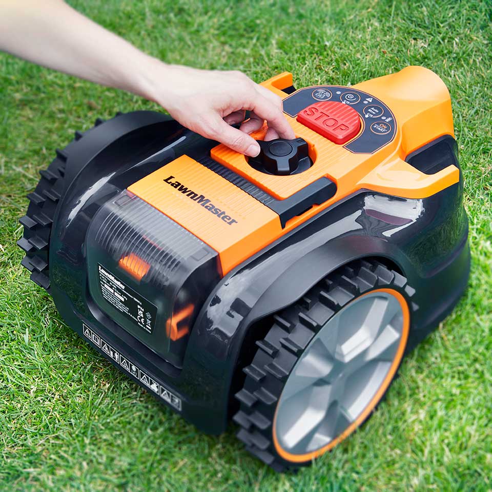 Robot de césped LawnMaster DM16-80 sin cable con periférico | Robot cortacésped MX 24V con batería