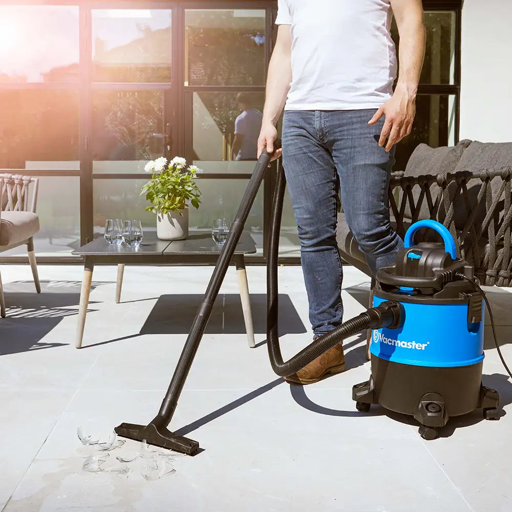 Aspiradora Vacmaster para desechos secos y húmedos con soplador de hojas desmontable