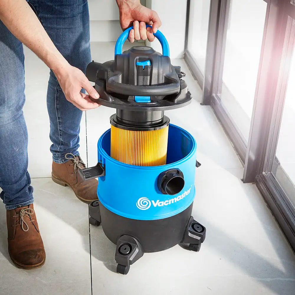 Aspiradora Vacmaster para desechos secos y húmedos con soplador de hojas desmontable