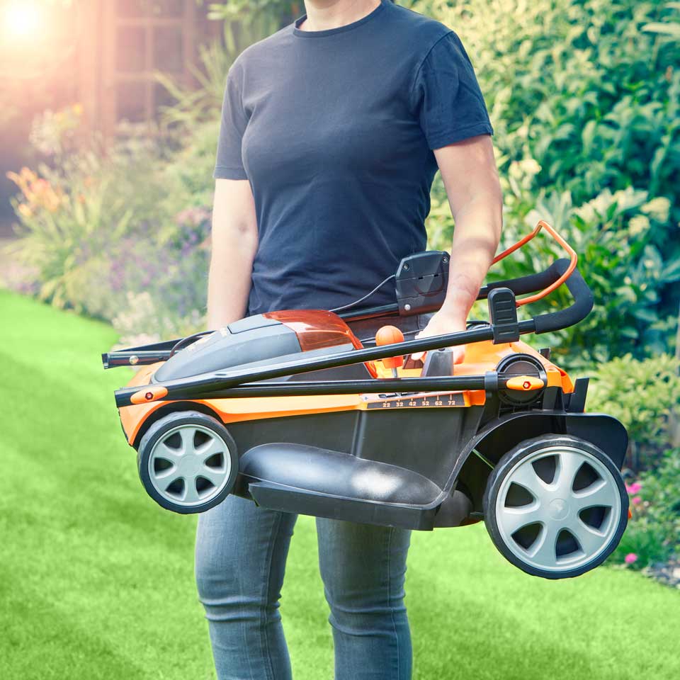 Cortacésped eléctrico LawnMaster 48V 41 cm con baterías de repuesto