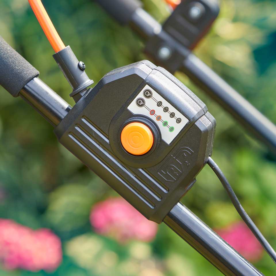 Cortacésped eléctrico LawnMaster 48V 41 cm con baterías de repuesto