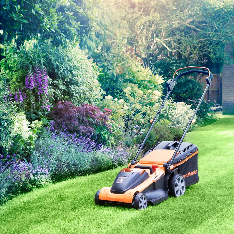 Cortacésped eléctrico LawnMaster 48V 41 cm con baterías de repuesto