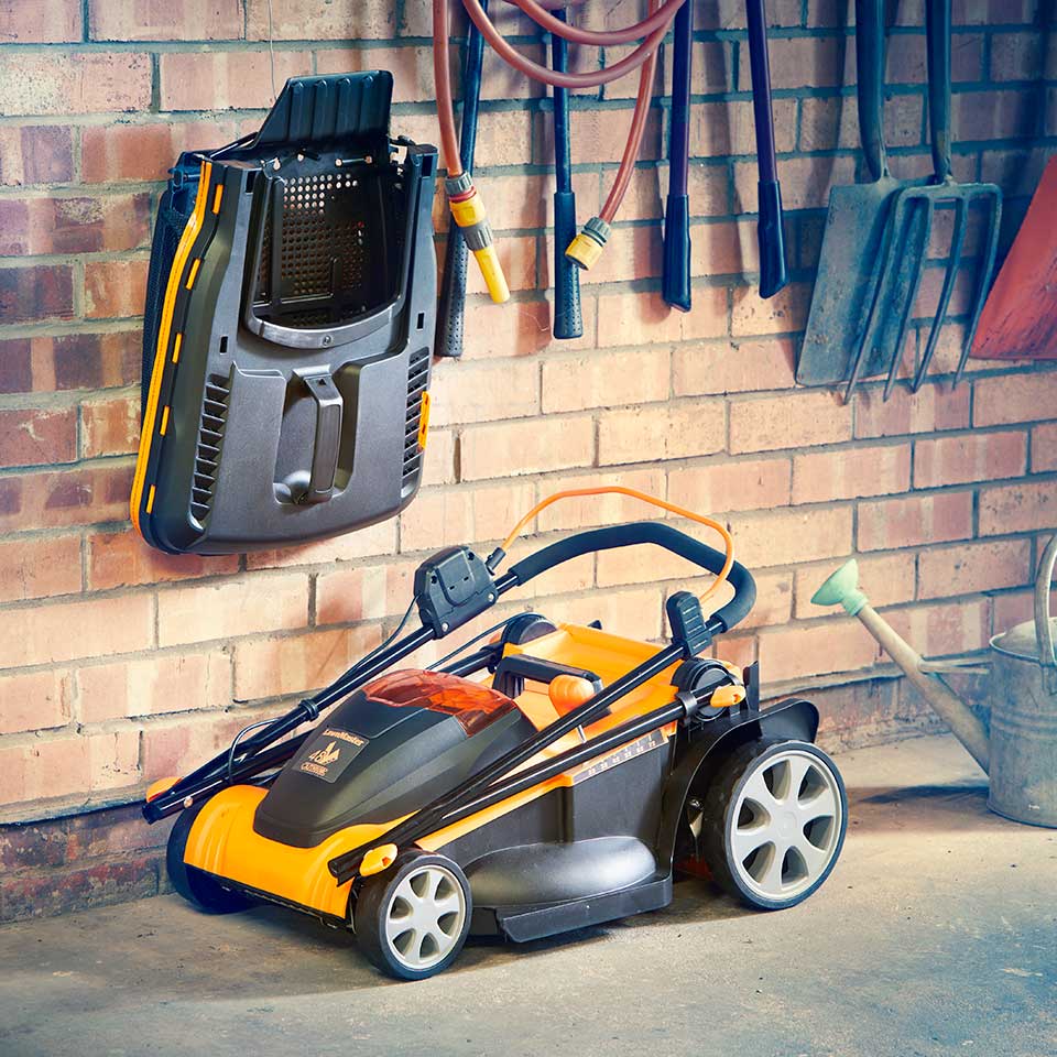 Cortacésped eléctrico LawnMaster 48V 41 cm con baterías de repuesto