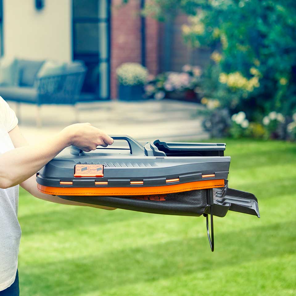 Tronzadora de césped inalámbrica LawnMaster MX 24V de 37 cm con batería de repuesto