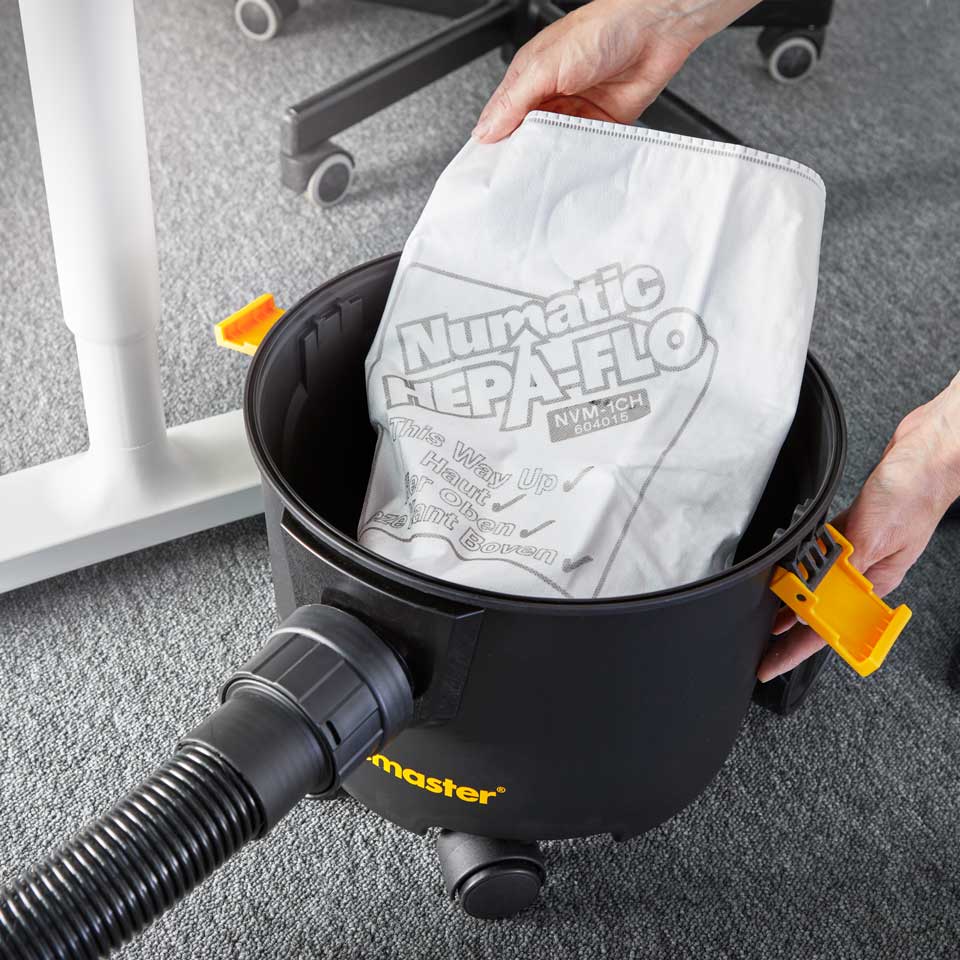 Aspiradora vertical Vacmaster D8