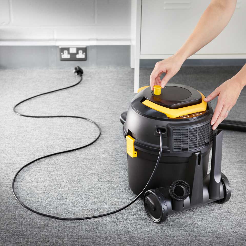 Aspiradora vertical Vacmaster D8